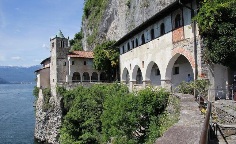 Tutto quello che devi sapere prima di visitare l’Eremo di Santa Caterina del Sasso