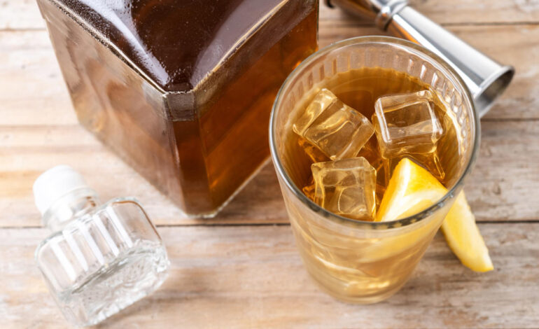 Amaretto di Saronno: ingredienti, prezzi, gradazione e cocktail